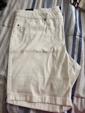 Dots Cream Women's Bermuda Shorts